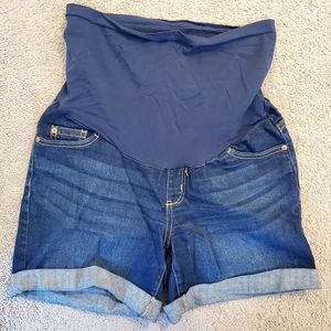 Maternity shorts